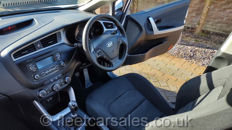 kia ceed cockpit
