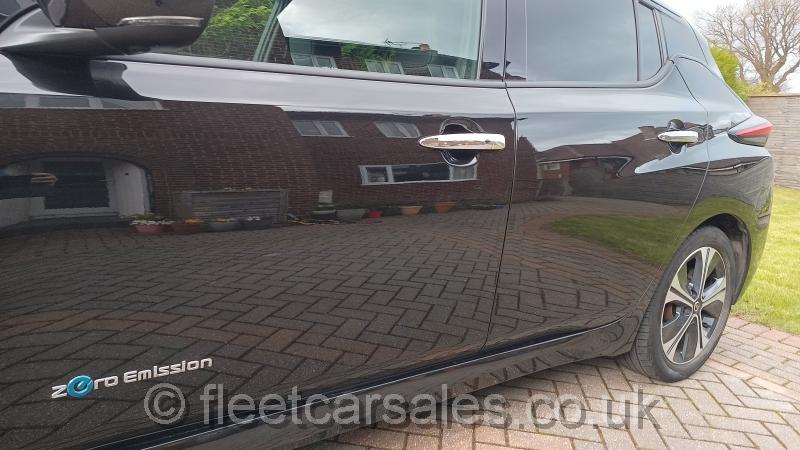 nissan leaf nero black