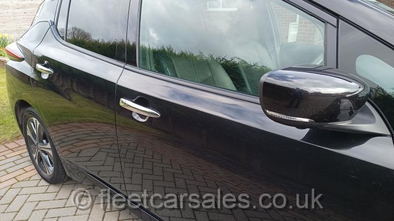 nissan leaf nero black pearl