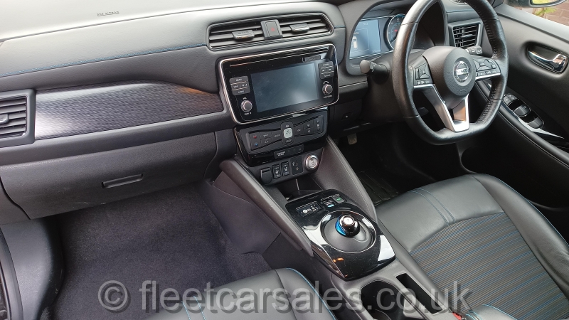 nissan leaf 2019 interior cockpit