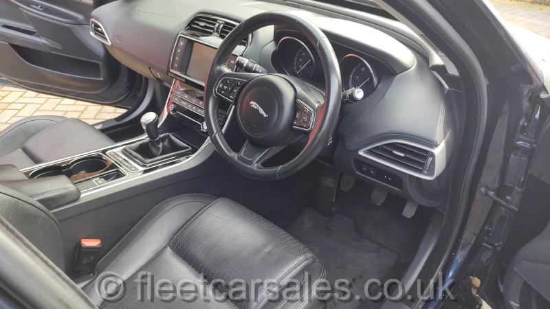 jaguar xe portfolio cockpit