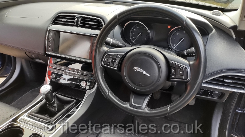 jaguar xe portfolio steering wheel