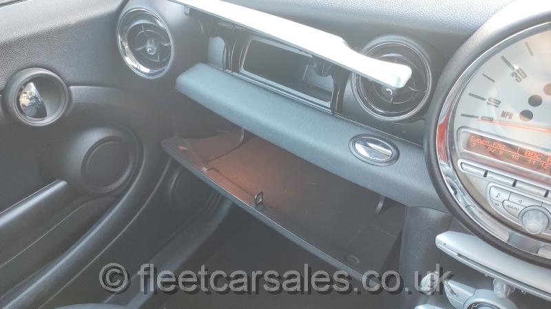 mini one dash storage area