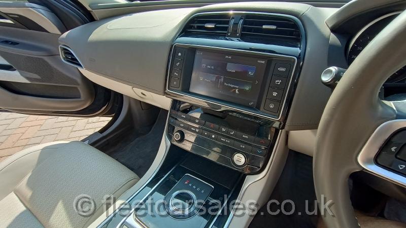 2018 jaguar xe leather dash