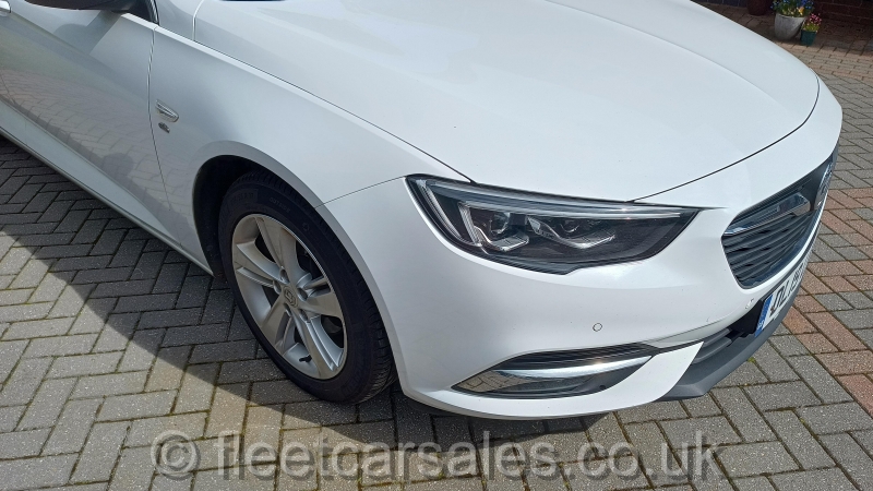 insignia elite touring white