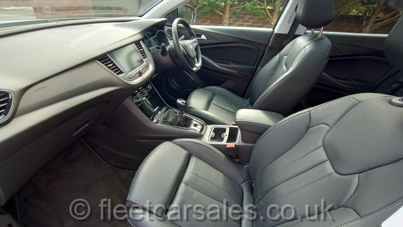 grandland x elite interior