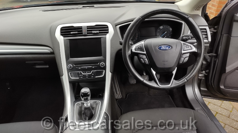 Ford Mondeo Zetec 1.5 cockpit