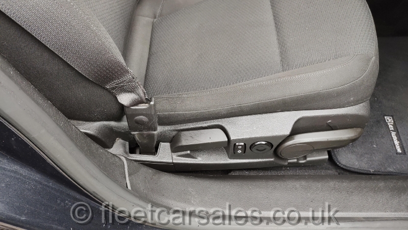 Vauxhall Insignia Touring 2.0 CDTi electric seat