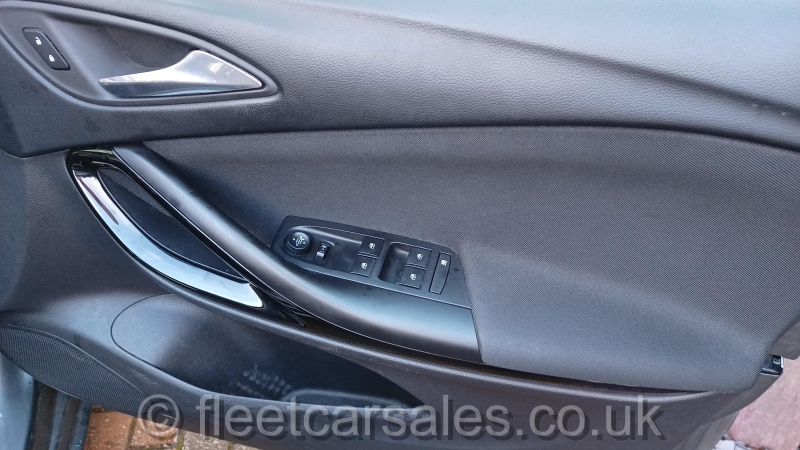 astra cdti sri door panel