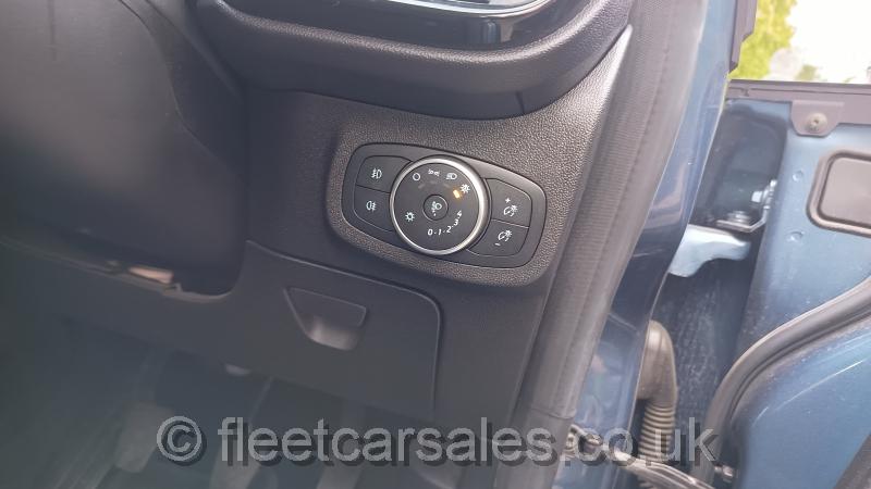 ford fiesta titanium 2019 lights auto