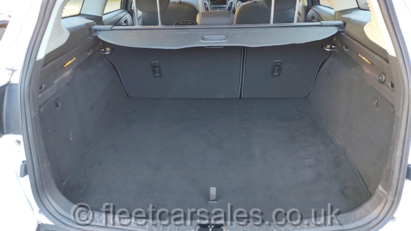 focus-titanium-luggage-space