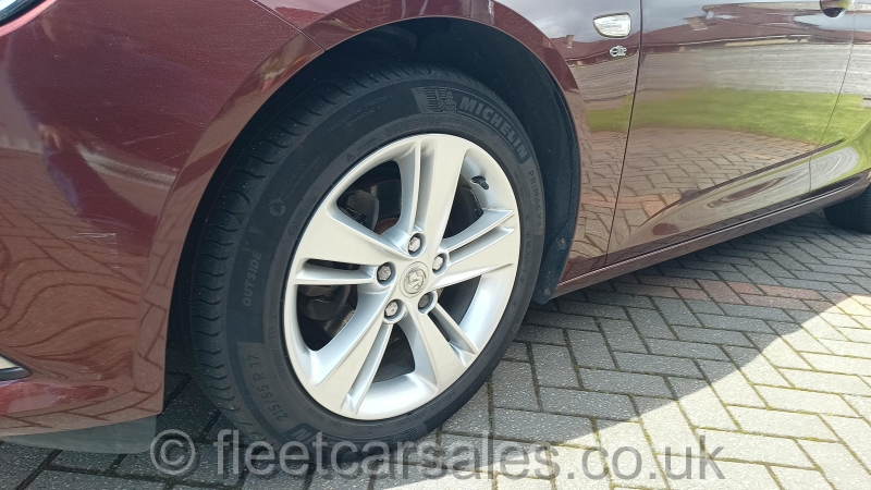 insignia elite alloy wheel