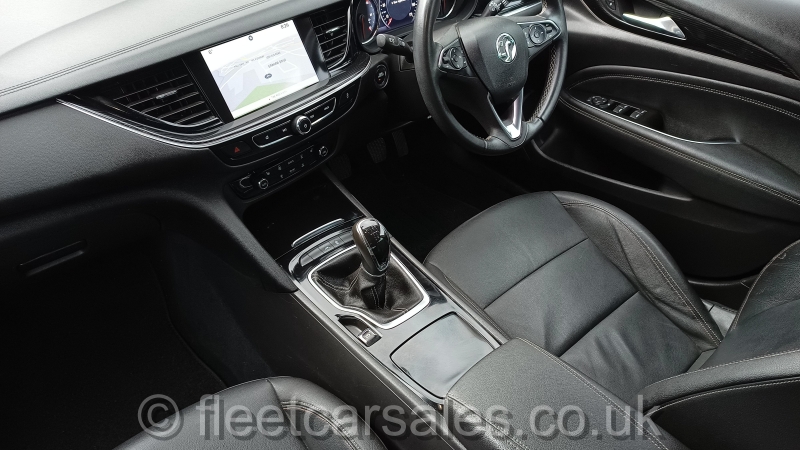 2018 insignia elite leather trim seats front