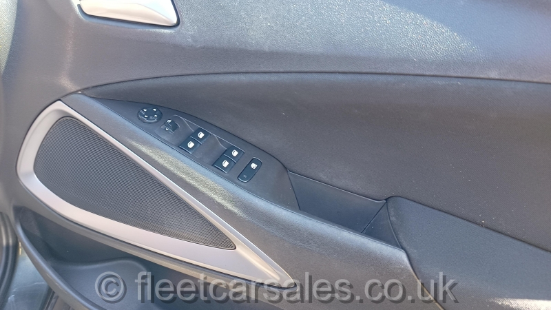 crossland x door panel