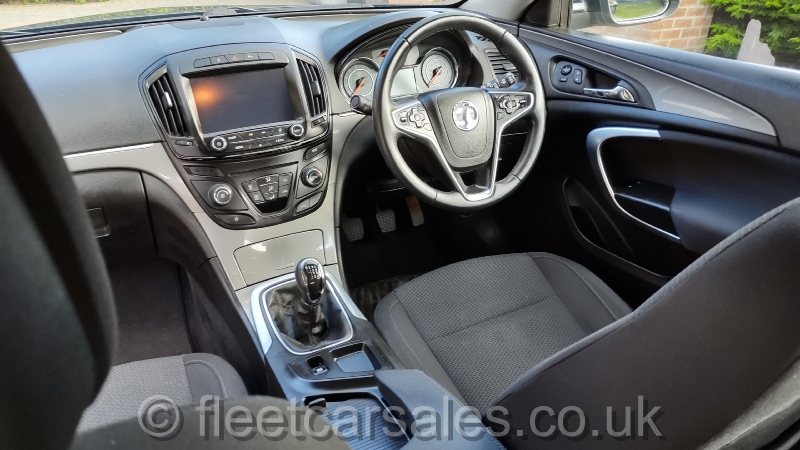 Vauxhall Insignia 1.6 CDTi Design cockpit