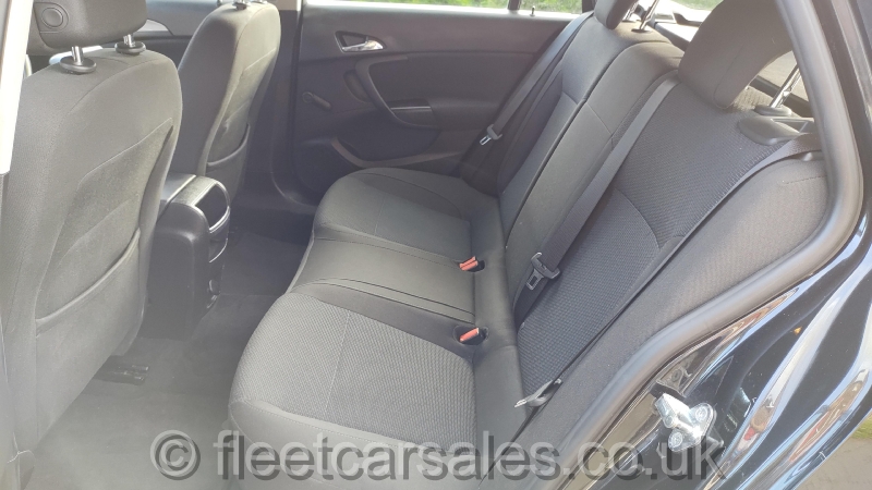 Vauxhall Insignia 1.6 CDTi Design rear seats