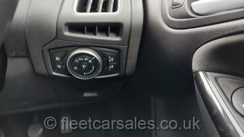 focus-titanium-automatic-lights