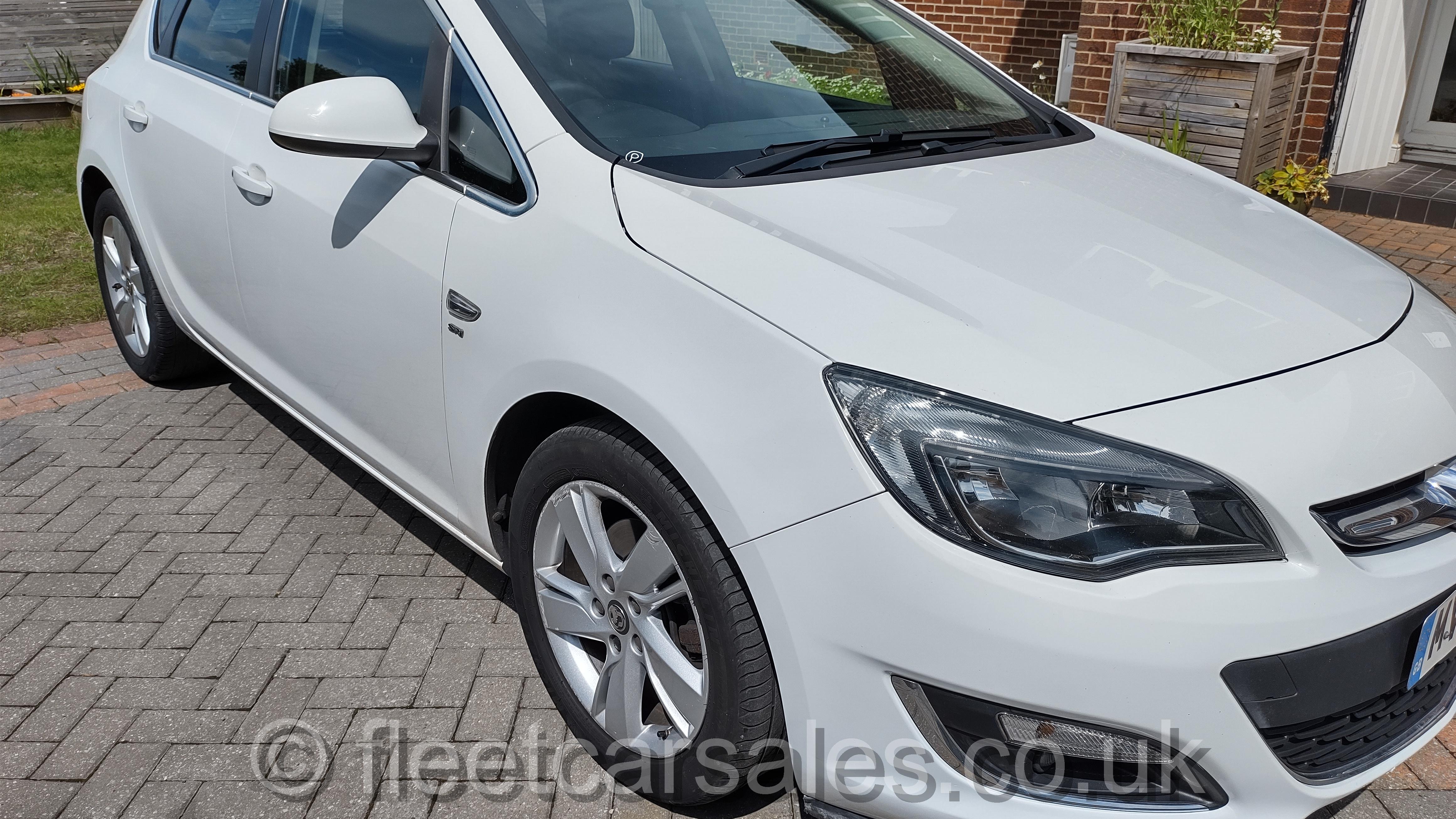 Vauxhall Astra SRI DTi 136 bhp 16V
            5 door hatchback white