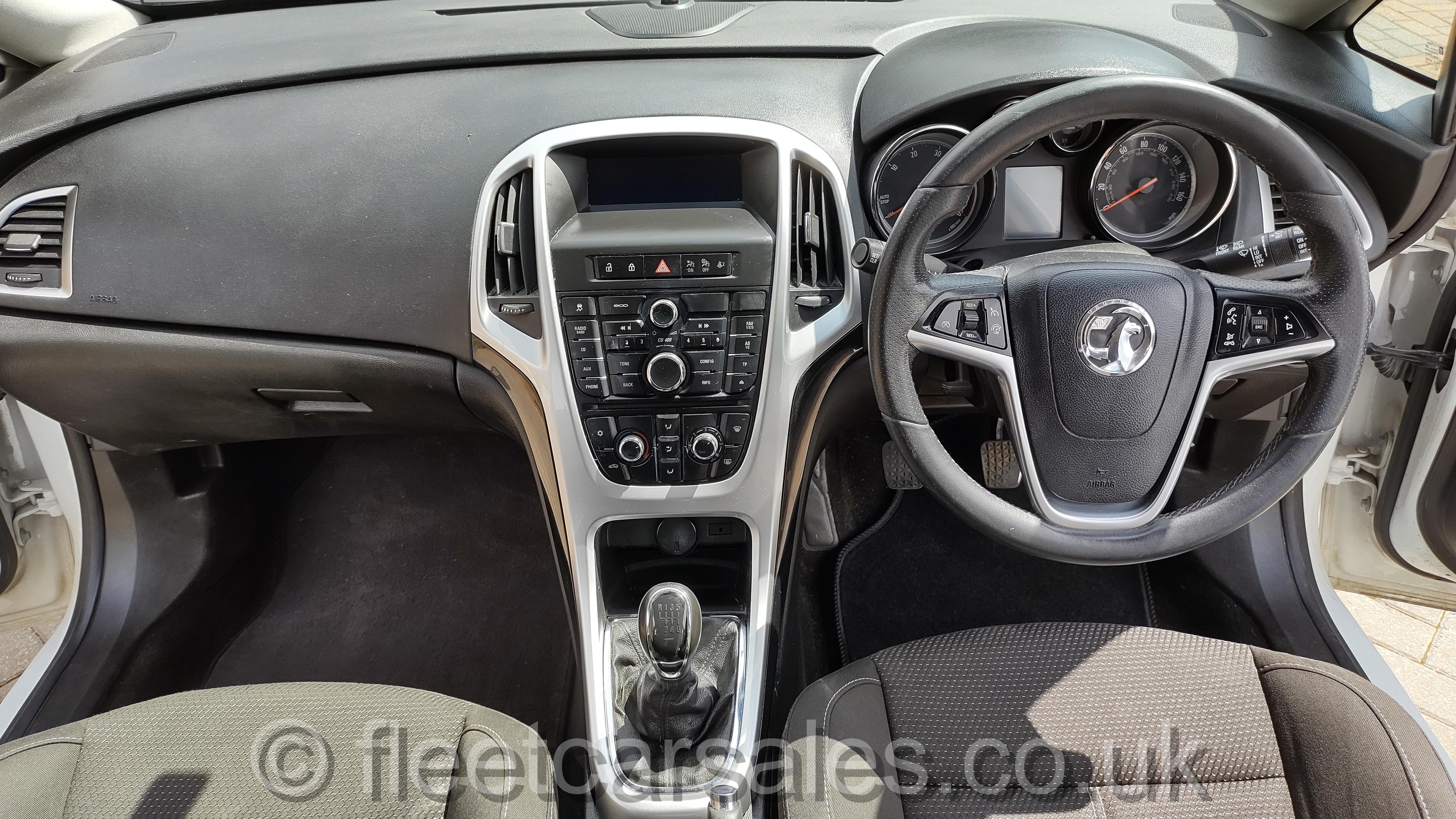 Vauxhall Astra SRI DTi 136 bhp 16V
           cockpit