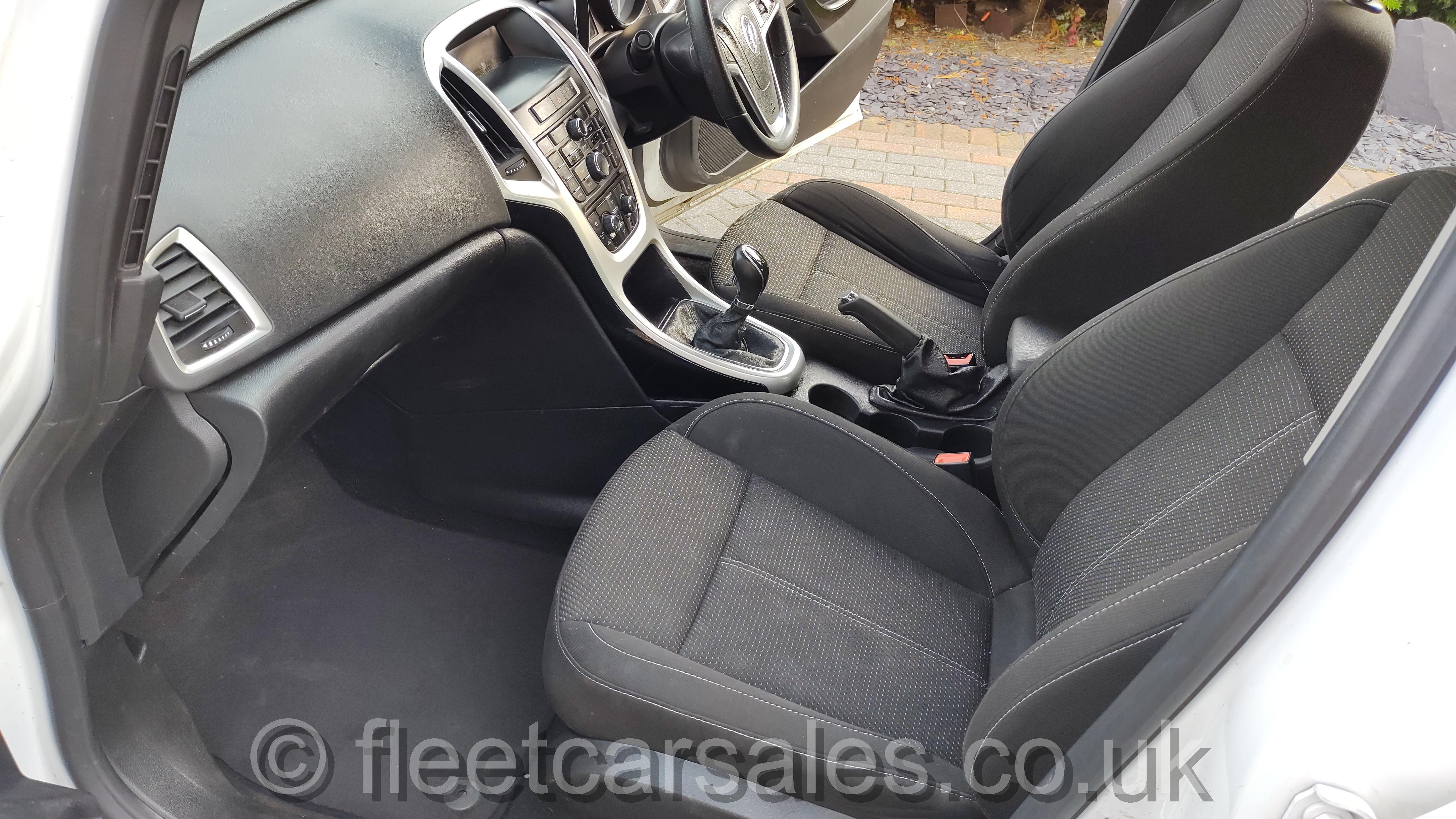 Vauxhall Astra SRI DTi 136 bhp 16V
            5 door front seats