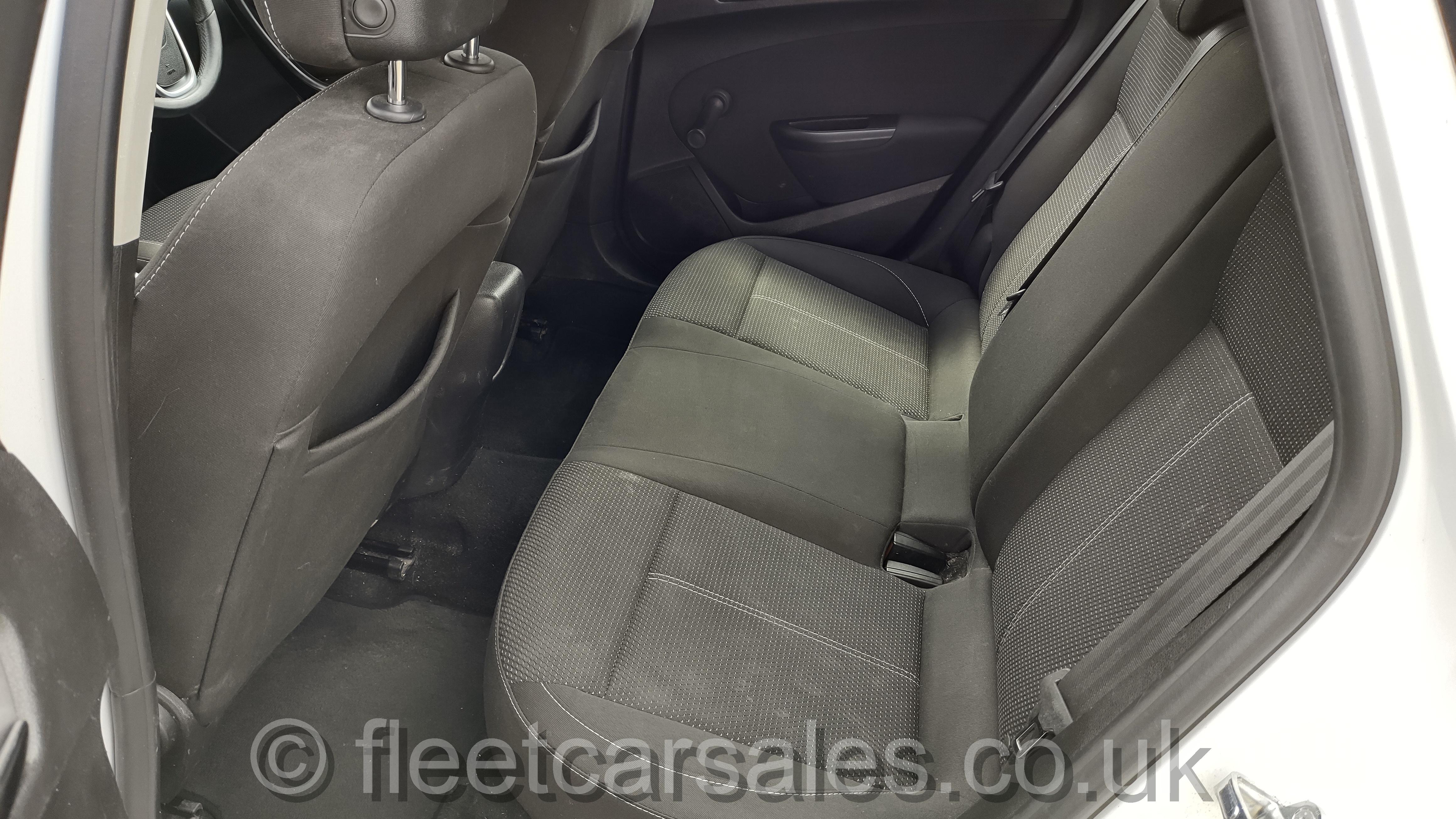 Vauxhall Astra SRI DTi 136 bhp 16V
            5 door hatchback rear seats