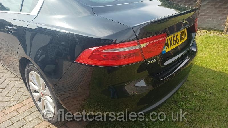 Jaguar XE presige black nsr