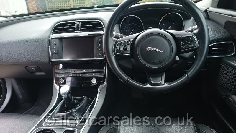 jaguar xe prestige 2016 cockpit