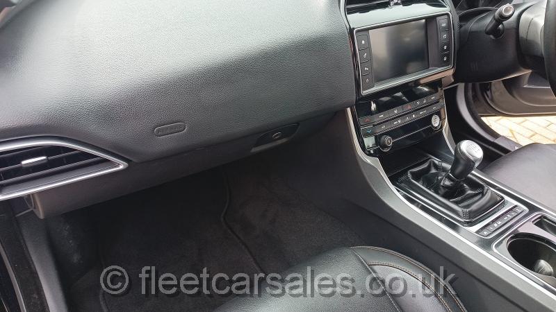 jaguar xe prestige black leather dash