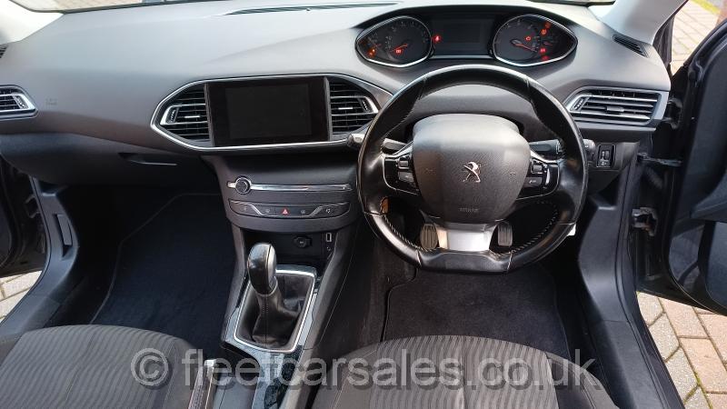 peugeot 308 sw dashboard view