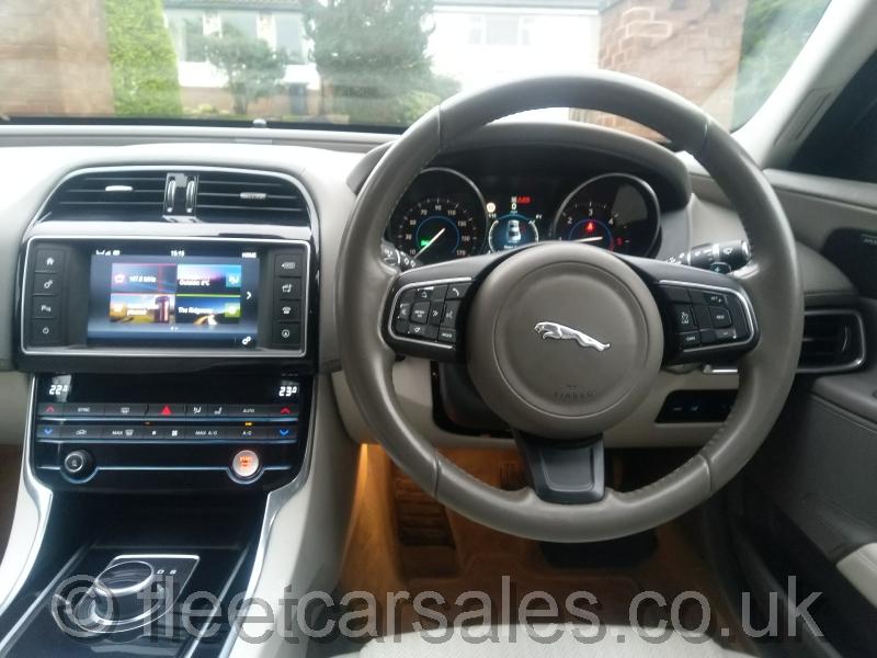 Jaguar XE 2.0 Portfolio cockpit