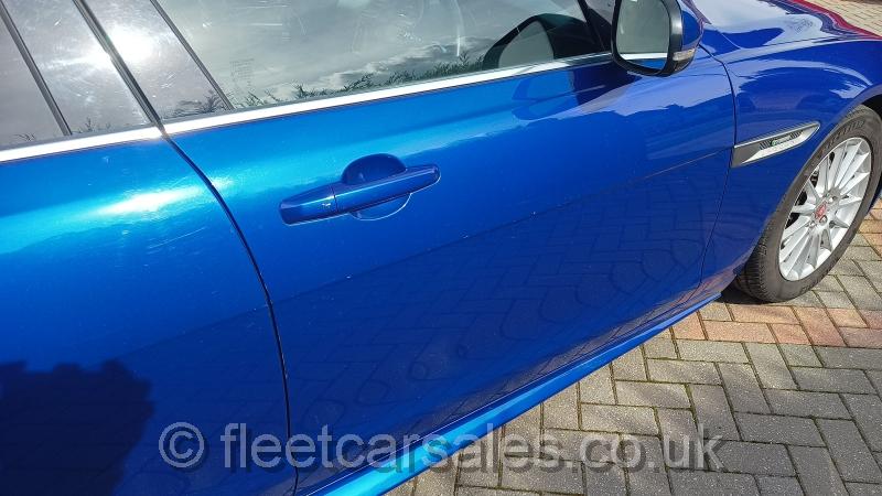 Jaguar XE R Sport 2.0 D caesium blue door