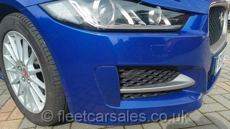 Jaguar XE R Sport 2.0 D caesium blue headlight