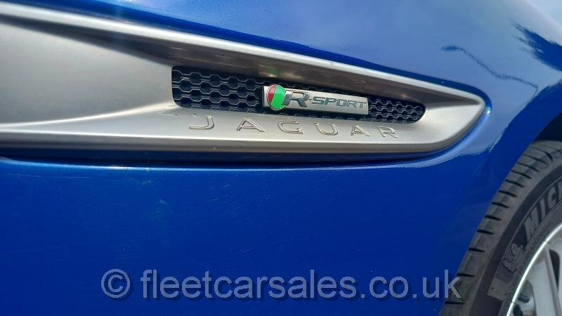 Jaguar XE R Sport 2.0 D caesium blue badge
