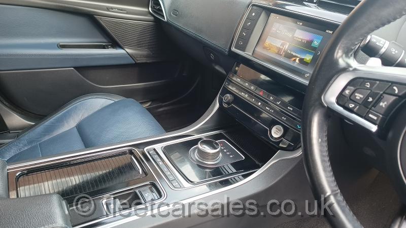 Jaguar XE R Sport 2.0 D dashboard