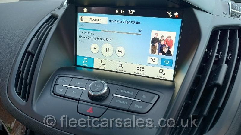 ford kuga titanium media music