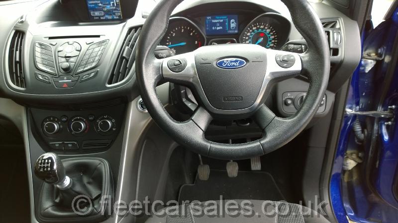 Ford Kuga 2.0 Zetec 2.0 TDCi 4X4 cockpit