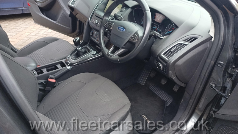 foucus titanium 1.5 interior