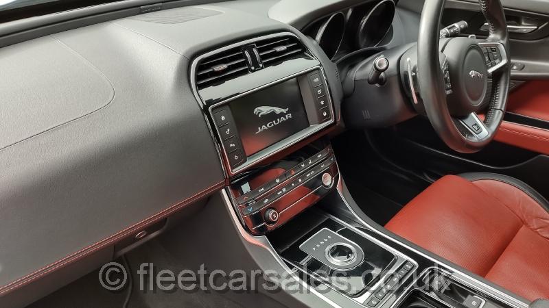 jaguar xe 2.0 d sport r dashboard