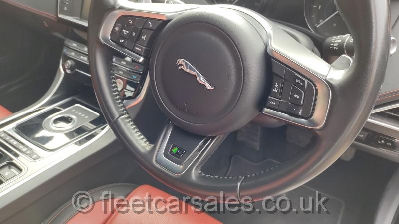 jaguar xe 2.0 d sport steering wheel